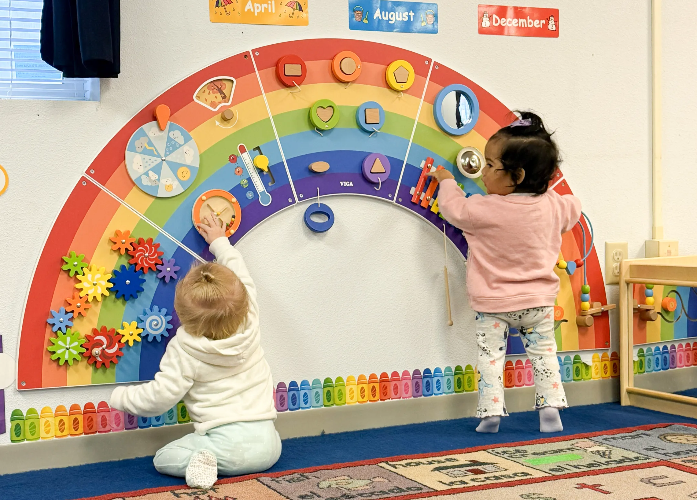 two toddlers playing 